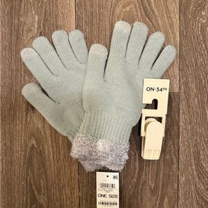 On 34th Women’s Gray Gloves With Faux Fur Cuffs NWT